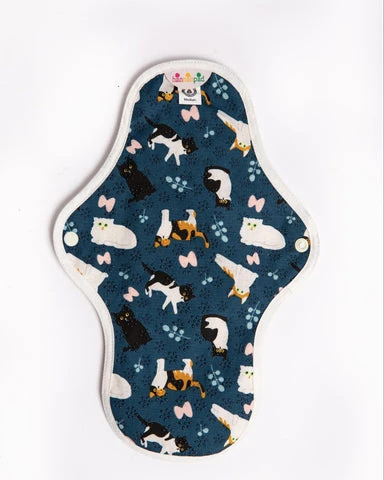Close up of the medium-sized hannahpad in the Classy Cat pattern