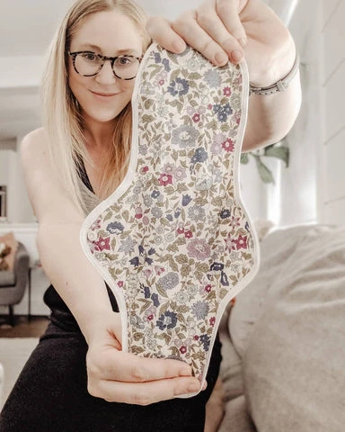 Influencer Elle Lindquist holding up a hannahpad