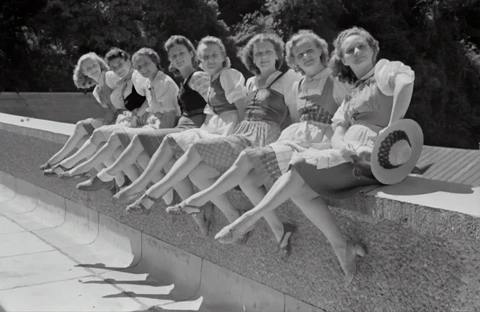 Women smiling at Salzburg Festival 1946