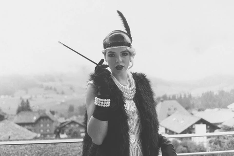 1920s woman on the balcony